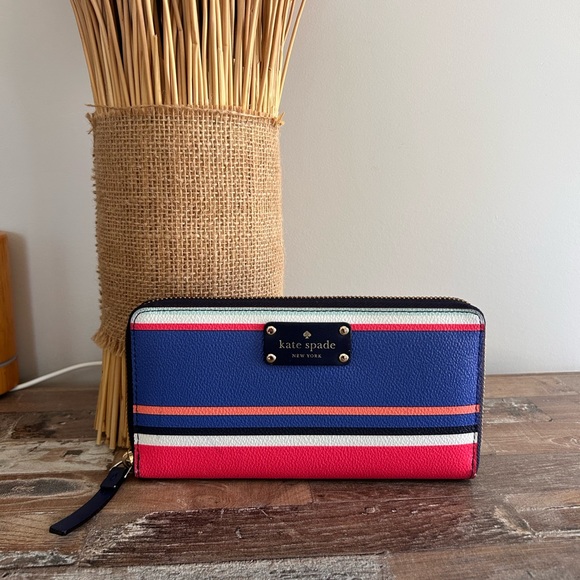 kate spade Handbags - ♠️Kate Spade ♠️ Large Continental Wallet